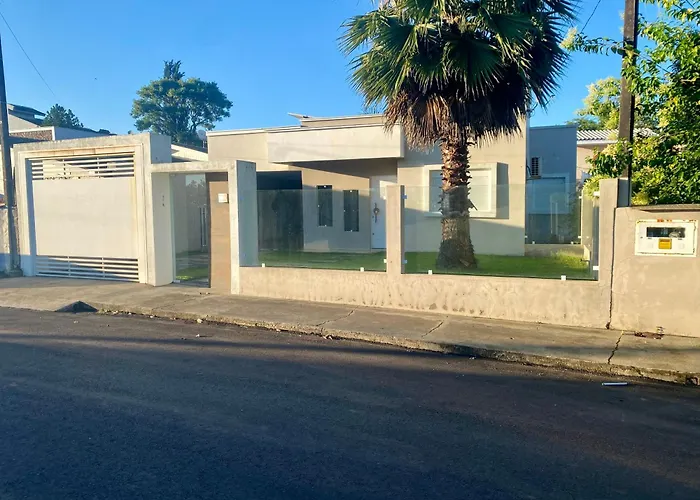 Casa Terrea Para Familia No Centro De Ametista!